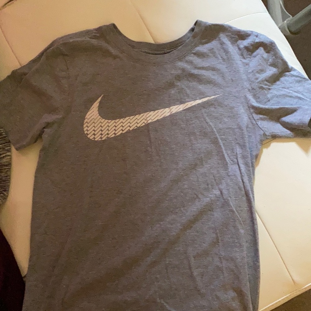 Men’s small Nike tee